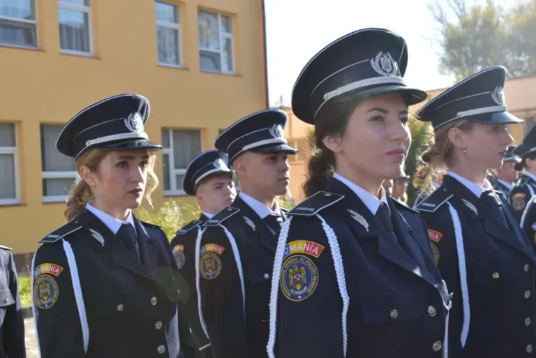 Şcoala de Agenţi de Poliţie „Septimiu Mureşan” - Cluj Napoca pregătește băieți și fete în vederea obținerii calificării de agent de poliție, specializarea Ordine publică.