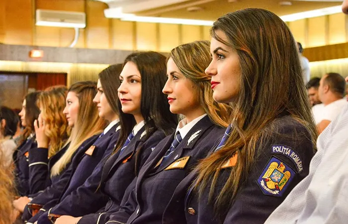 Academia de Poliție pregătește atât fete, cât și băieți pentru a fi buni ofițeri indiferent că au ales să activeze în structurile Poliției, Poliției de Frontieră, Poliției Penitenciare sau Jandarmeriei române.